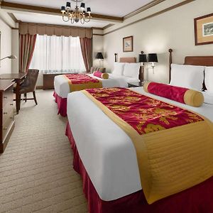 One-Bedroom Suite Two Queen Beds Non-Smoking